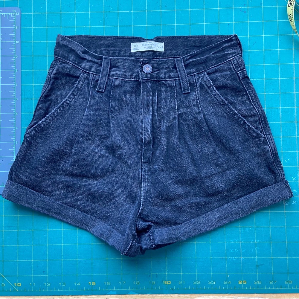 Abercrombie & Fitch black denim shorts 00 w24